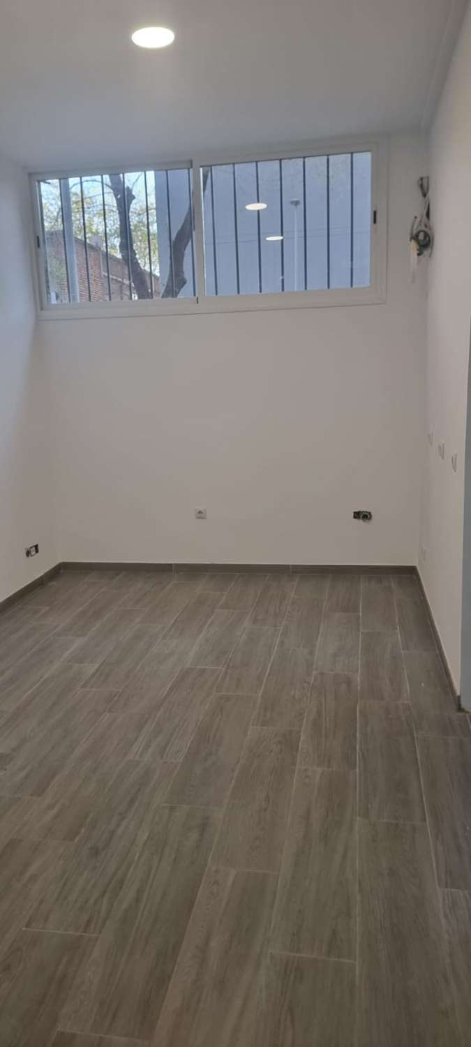 Sale of renovated ground floor Rambla prim