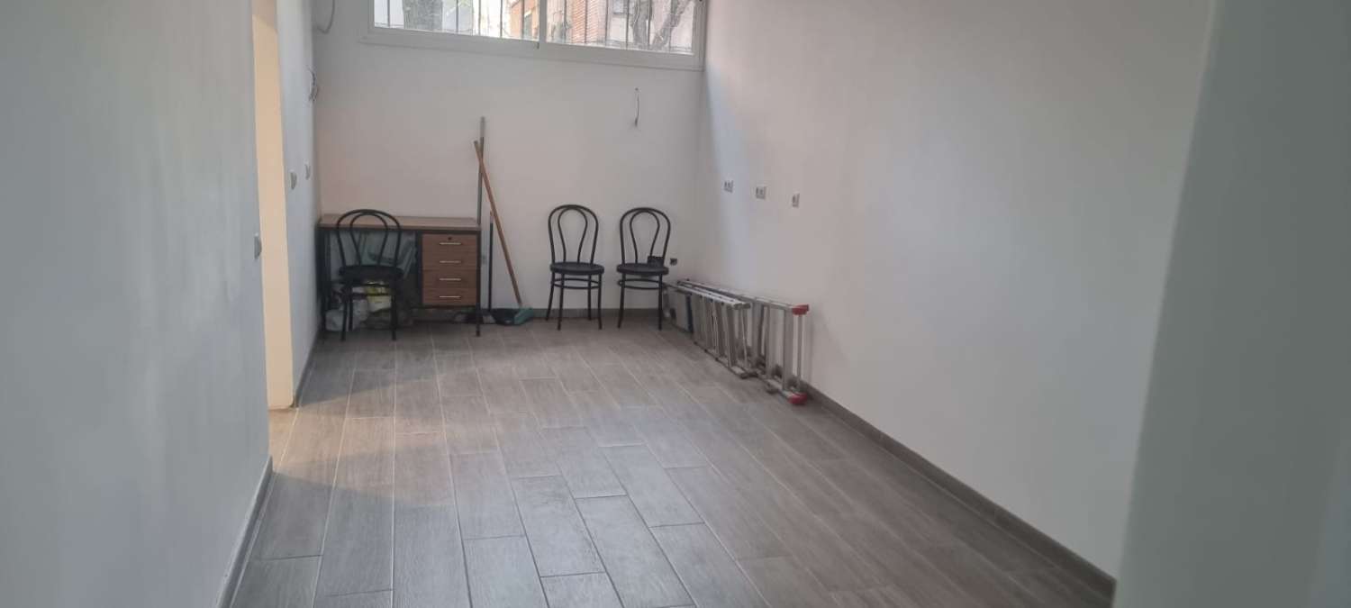 Sale of renovated ground floor Rambla prim