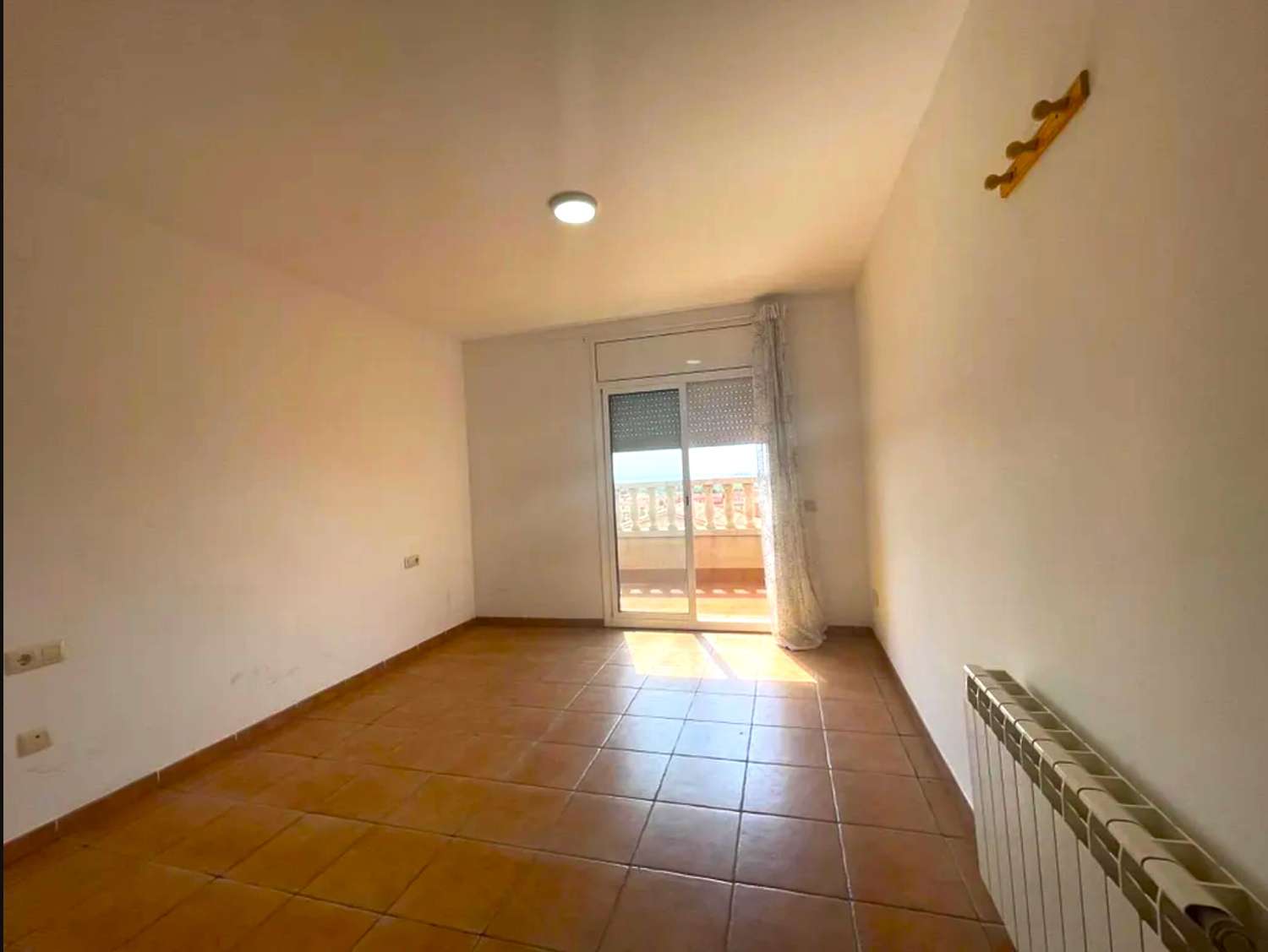 Chalet en venta en Centro - Roda de Barà de 4 habitaciones con terraza y piscina