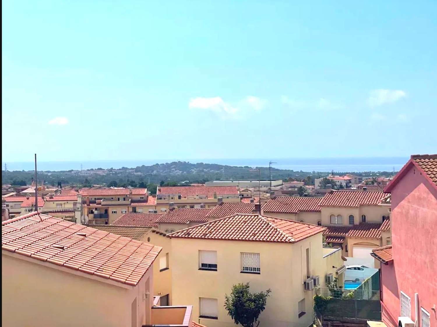 Xalet en venda a Centro - Roda de Barà de 4 habitacions amb terrassa i piscina