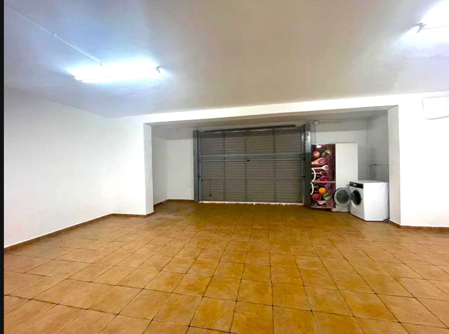 Chalet en venta en Centro - Roda de Barà de 4 habitaciones con terraza y piscina